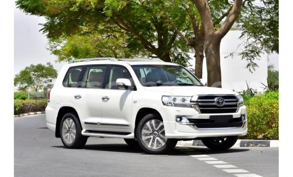 Acheter Import Voiture Toyota Land Cruiser Blanc à Import - Dubai, Maseru Acheter Import Voiture Toyota Land Cruiser Blanc à Import - Dubai, Maseru
