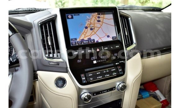 Acheter Import Voiture Toyota Land Cruiser Blanc à Import - Dubai, Maseru Acheter Import Voiture Toyota Land Cruiser Blanc à Import - Dubai, Maseru
