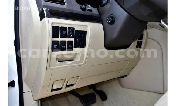 Acheter Import Voiture Toyota Land Cruiser Blanc à Import - Dubai, Maseru Acheter Import Voiture Toyota Land Cruiser Blanc à Import - Dubai, Maseru