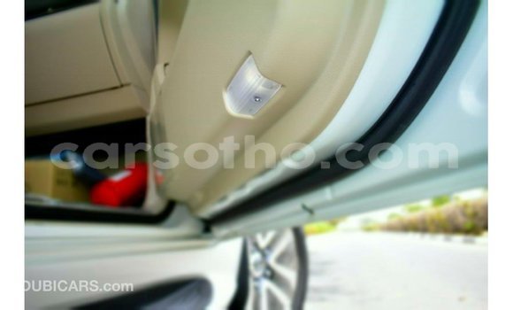 Acheter Import Voiture Toyota Land Cruiser Blanc à Import - Dubai, Maseru Acheter Import Voiture Toyota Land Cruiser Blanc à Import - Dubai, Maseru