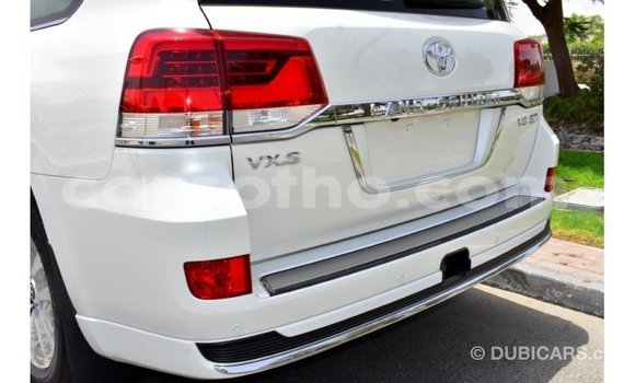 Acheter Import Voiture Toyota Land Cruiser Blanc à Import - Dubai, Maseru Acheter Import Voiture Toyota Land Cruiser Blanc à Import - Dubai, Maseru