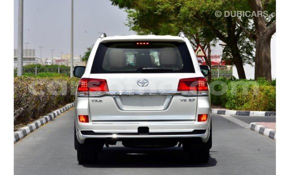 Acheter Import Voiture Toyota Land Cruiser Blanc à Import - Dubai, Maseru Acheter Import Voiture Toyota Land Cruiser Blanc à Import - Dubai, Maseru