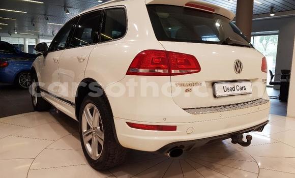 Acheter Occasion Voiture Volkswagen Touareg Blanc à Maseru, Maseru Acheter Occasion Voiture Volkswagen Touareg Blanc à Maseru, Maseru