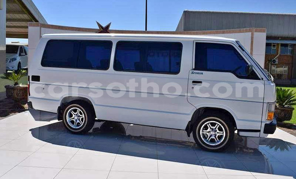 Sayi Na hannu Toyota Hiace White Mota in Maseru a Maseru Sayi Na hannu Toyota Hiace White Mota in Maseru a Maseru