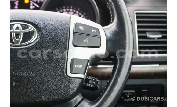 Sayi Imported Toyota Land Cruiser White Mota in Import - Dubai a Maseru Sayi Imported Toyota Land Cruiser White Mota in Import - Dubai a Maseru