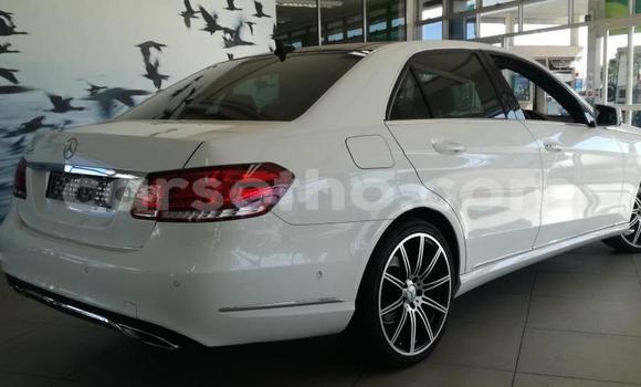 Acheter Occasion Voiture Mercedes-Benz E–Class Blanc à Maseru, Maseru Acheter Occasion Voiture Mercedes-Benz E–Class Blanc à Maseru, Maseru