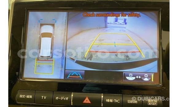 Sayi Imported Toyota Land Cruiser White Mota in Import - Dubai a Maseru Sayi Imported Toyota Land Cruiser White Mota in Import - Dubai a Maseru