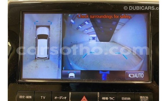 Sayi Imported Toyota Land Cruiser White Mota in Import - Dubai a Maseru Sayi Imported Toyota Land Cruiser White Mota in Import - Dubai a Maseru