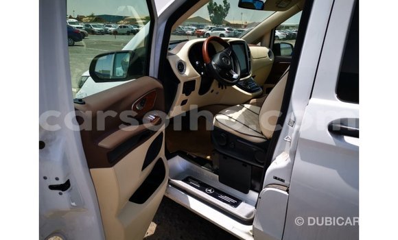 Sayi Imported Mercedes-Benz Vito White Mota in Import - Dubai a Maseru Sayi Imported Mercedes-Benz Vito White Mota in Import - Dubai a Maseru