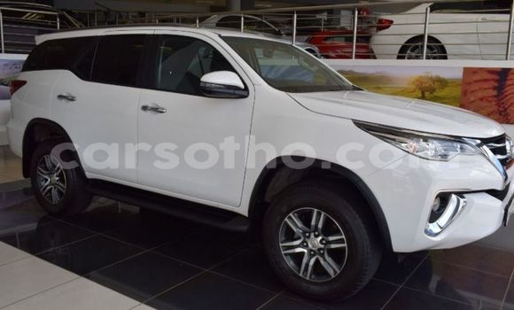 Acheter Occasion Voiture Toyota Fortuner Blanc à Maseru, Maseru Acheter Occasion Voiture Toyota Fortuner Blanc à Maseru, Maseru