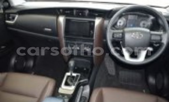 Acheter Occasion Voiture Toyota Fortuner Blanc à Maseru, Maseru Acheter Occasion Voiture Toyota Fortuner Blanc à Maseru, Maseru