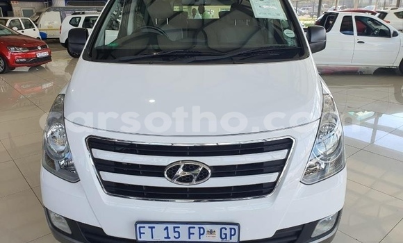 Sayi Na hannu Hyundai H1 White Mota in Maseru a Maseru Sayi Na hannu Hyundai H1 White Mota in Maseru a Maseru