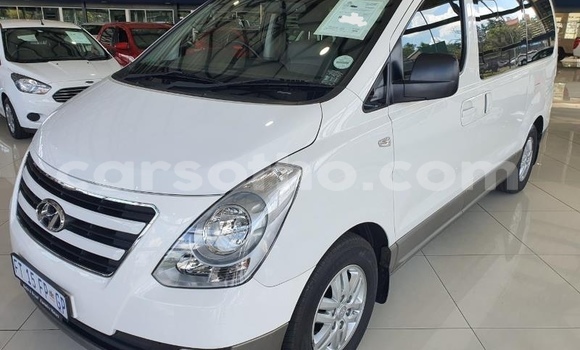 Sayi Na hannu Hyundai H1 White Mota in Maseru a Maseru Sayi Na hannu Hyundai H1 White Mota in Maseru a Maseru