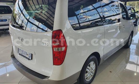 Sayi Na hannu Hyundai H1 White Mota in Maseru a Maseru Sayi Na hannu Hyundai H1 White Mota in Maseru a Maseru