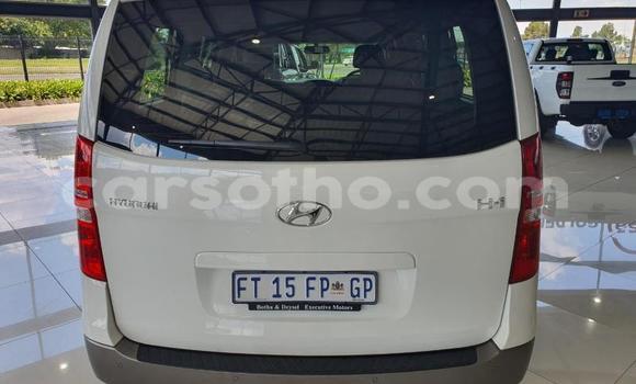 Sayi Na hannu Hyundai H1 White Mota in Maseru a Maseru Sayi Na hannu Hyundai H1 White Mota in Maseru a Maseru