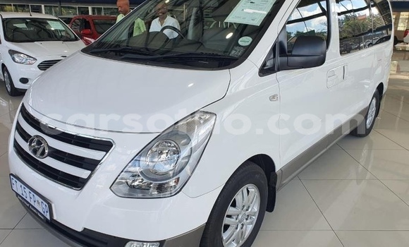 Sayi Na hannu Hyundai H1 White Mota in Maseru a Maseru Sayi Na hannu Hyundai H1 White Mota in Maseru a Maseru
