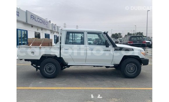 اشتري Imported Toyota Land Cruiser White سيارة في Import - Dubai في Maseru اشتري Imported Toyota Land Cruiser White سيارة في Import - Dubai في Maseru