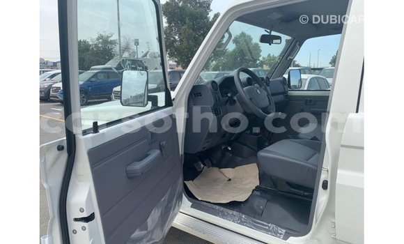 اشتري Imported Toyota Land Cruiser White سيارة في Import - Dubai في Maseru اشتري Imported Toyota Land Cruiser White سيارة في Import - Dubai في Maseru