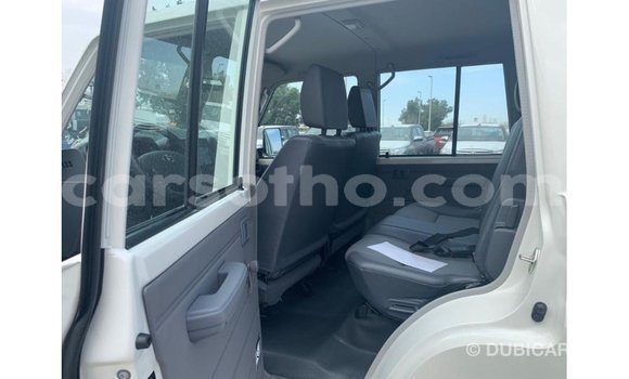 اشتري Imported Toyota Land Cruiser White سيارة في Import - Dubai في Maseru اشتري Imported Toyota Land Cruiser White سيارة في Import - Dubai في Maseru