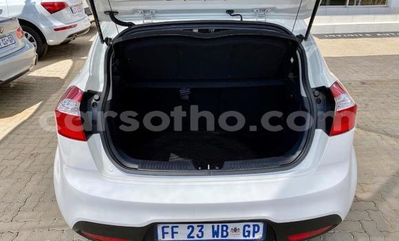Sayi Na hannu Kia Rio White Mota in Maseru a Maseru Sayi Na hannu Kia Rio White Mota in Maseru a Maseru