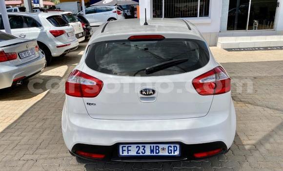 Sayi Na hannu Kia Rio White Mota in Maseru a Maseru Sayi Na hannu Kia Rio White Mota in Maseru a Maseru