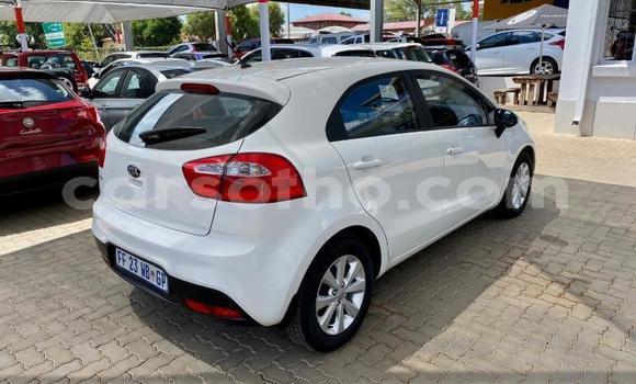 Sayi Na hannu Kia Rio White Mota in Maseru a Maseru Sayi Na hannu Kia Rio White Mota in Maseru a Maseru