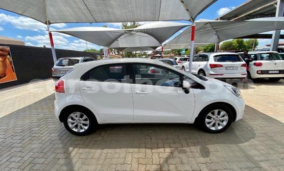 Sayi Na hannu Kia Rio White Mota in Maseru a Maseru Sayi Na hannu Kia Rio White Mota in Maseru a Maseru