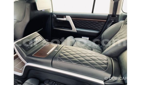 Acheter Import Voiture Toyota Land Cruiser Noir à Import - Dubai, Maseru Acheter Import Voiture Toyota Land Cruiser Noir à Import - Dubai, Maseru