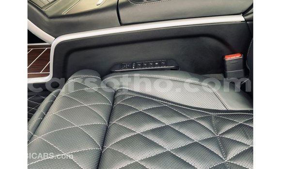 Acheter Import Voiture Toyota Land Cruiser Noir à Import - Dubai, Maseru Acheter Import Voiture Toyota Land Cruiser Noir à Import - Dubai, Maseru