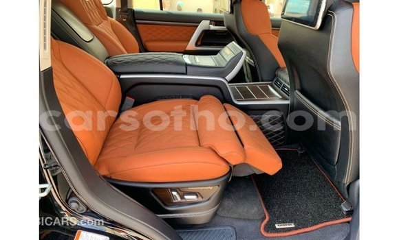 Sayi Imported Toyota Land Cruiser Black Mota in Import - Dubai a Maseru Sayi Imported Toyota Land Cruiser Black Mota in Import - Dubai a Maseru