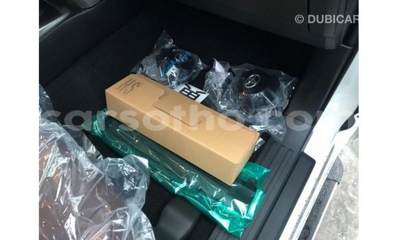 Acheter Import Voiture Toyota 4Runner Blanc à Import - Dubai, Maseru Acheter Import Voiture Toyota 4Runner Blanc à Import - Dubai, Maseru