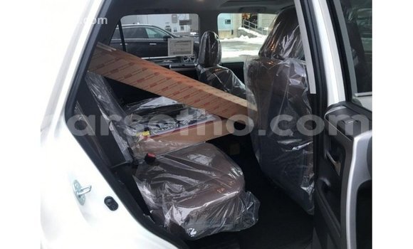 Acheter Import Voiture Toyota 4Runner Blanc à Import - Dubai, Maseru Acheter Import Voiture Toyota 4Runner Blanc à Import - Dubai, Maseru