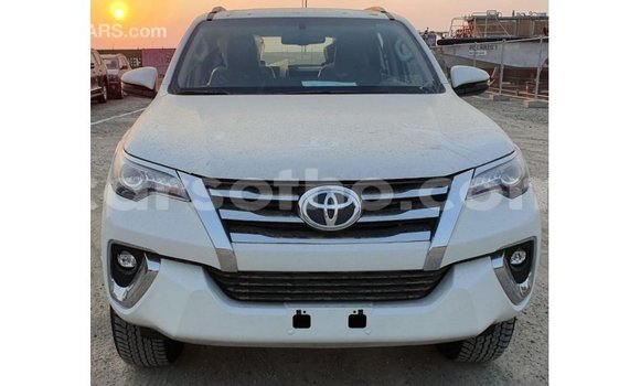 Sayi Imported Toyota Fortuner White Mota in Import - Dubai a Maseru Sayi Imported Toyota Fortuner White Mota in Import - Dubai a Maseru