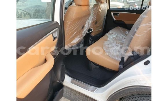 Sayi Imported Toyota Fortuner White Mota in Import - Dubai a Maseru Sayi Imported Toyota Fortuner White Mota in Import - Dubai a Maseru