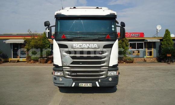 Sayi Na hannu Scania R420 White Babbar mota in Hlotse a Leribe Sayi Na hannu Scania R420 White Babbar mota in Hlotse a Leribe