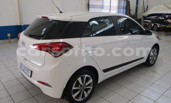 Sayi Na hannu Hyundai i20 White Mota in Maseru a Maseru Sayi Na hannu Hyundai i20 White Mota in Maseru a Maseru