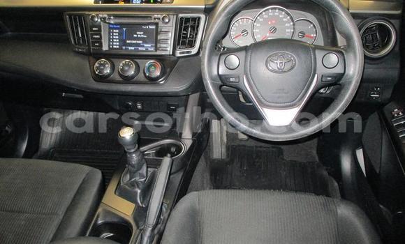 Sayi Na hannu Toyota RAV4 White Mota in Maseru a Maseru Sayi Na hannu Toyota RAV4 White Mota in Maseru a Maseru