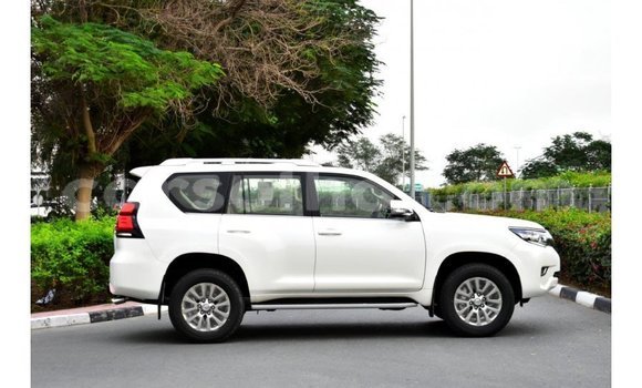 Acheter Import Voiture Toyota Prado Blanc à Import - Dubai, Maseru Acheter Import Voiture Toyota Prado Blanc à Import - Dubai, Maseru