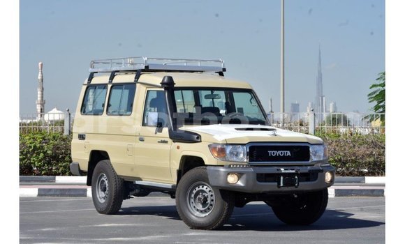 Acheter Import Voiture Toyota Land Cruiser Beige à Import - Dubai, Maseru Acheter Import Voiture Toyota Land Cruiser Beige à Import - Dubai, Maseru