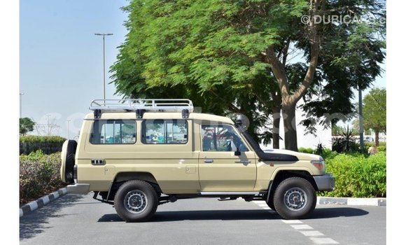 Acheter Import Voiture Toyota Land Cruiser Beige à Import - Dubai, Maseru Acheter Import Voiture Toyota Land Cruiser Beige à Import - Dubai, Maseru