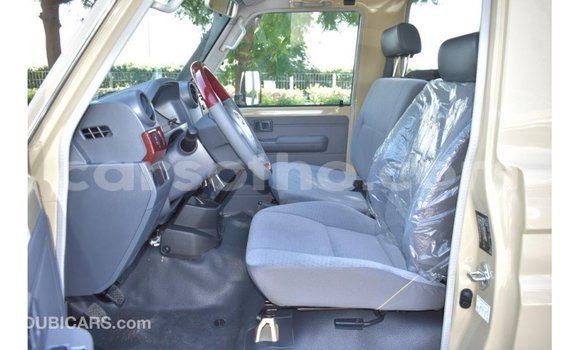 Acheter Import Voiture Toyota Land Cruiser Beige à Import - Dubai, Maseru Acheter Import Voiture Toyota Land Cruiser Beige à Import - Dubai, Maseru