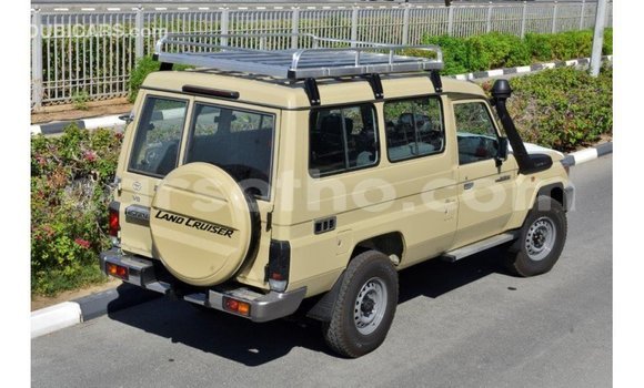 Acheter Import Voiture Toyota Land Cruiser Beige à Import - Dubai, Maseru Acheter Import Voiture Toyota Land Cruiser Beige à Import - Dubai, Maseru