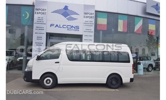 Sayi Imported Toyota Hiace White Mota in Import - Dubai a Maseru Sayi Imported Toyota Hiace White Mota in Import - Dubai a Maseru