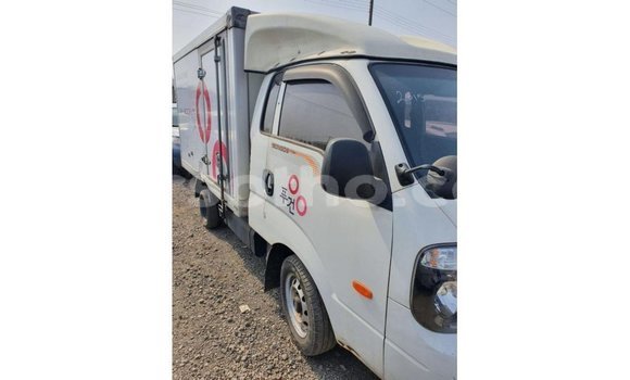 Buy Import Kia Carens White Car in Import - Dubai in Maseru Buy Import Kia Carens White Car in Import - Dubai in Maseru