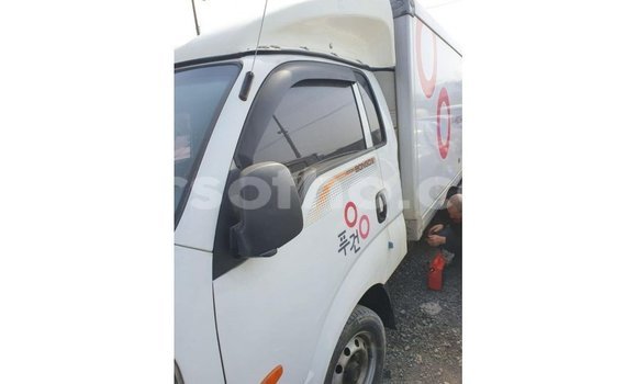 Buy Import Kia Carens White Car in Import - Dubai in Maseru Buy Import Kia Carens White Car in Import - Dubai in Maseru