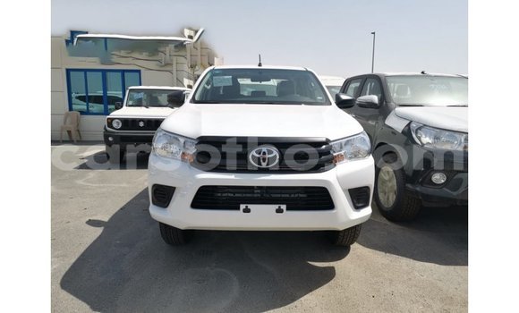 Sayi Imported Toyota Hilux White Mota in Import - Dubai a Maseru Sayi Imported Toyota Hilux White Mota in Import - Dubai a Maseru