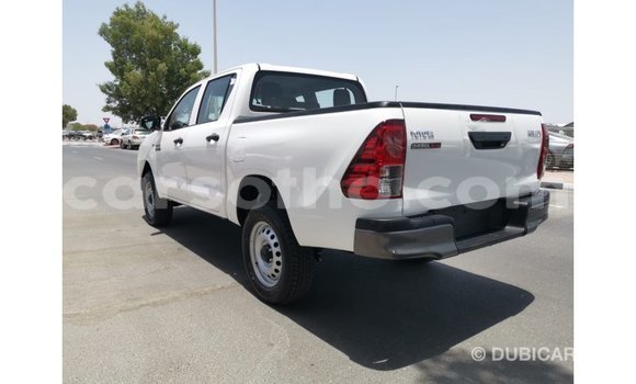 Sayi Imported Toyota Hilux White Mota in Import - Dubai a Maseru Sayi Imported Toyota Hilux White Mota in Import - Dubai a Maseru