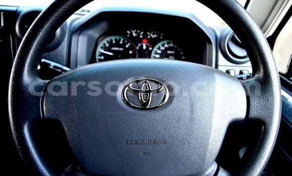 Sayi Na hannu Toyota Land Cruiser White Mota in Maputsoa a Leribe Sayi Na hannu Toyota Land Cruiser White Mota in Maputsoa a Leribe