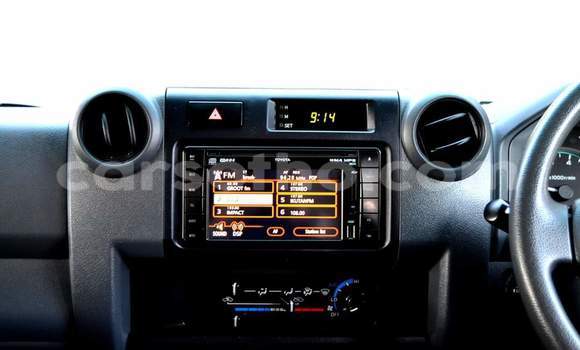 Sayi Na hannu Toyota Land Cruiser White Mota in Maputsoa a Leribe Sayi Na hannu Toyota Land Cruiser White Mota in Maputsoa a Leribe