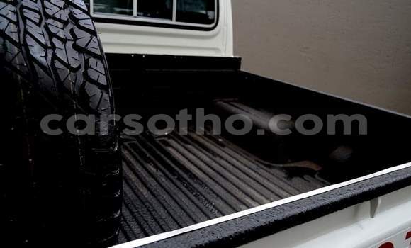 Sayi Na hannu Toyota Land Cruiser White Mota in Maputsoa a Leribe Sayi Na hannu Toyota Land Cruiser White Mota in Maputsoa a Leribe